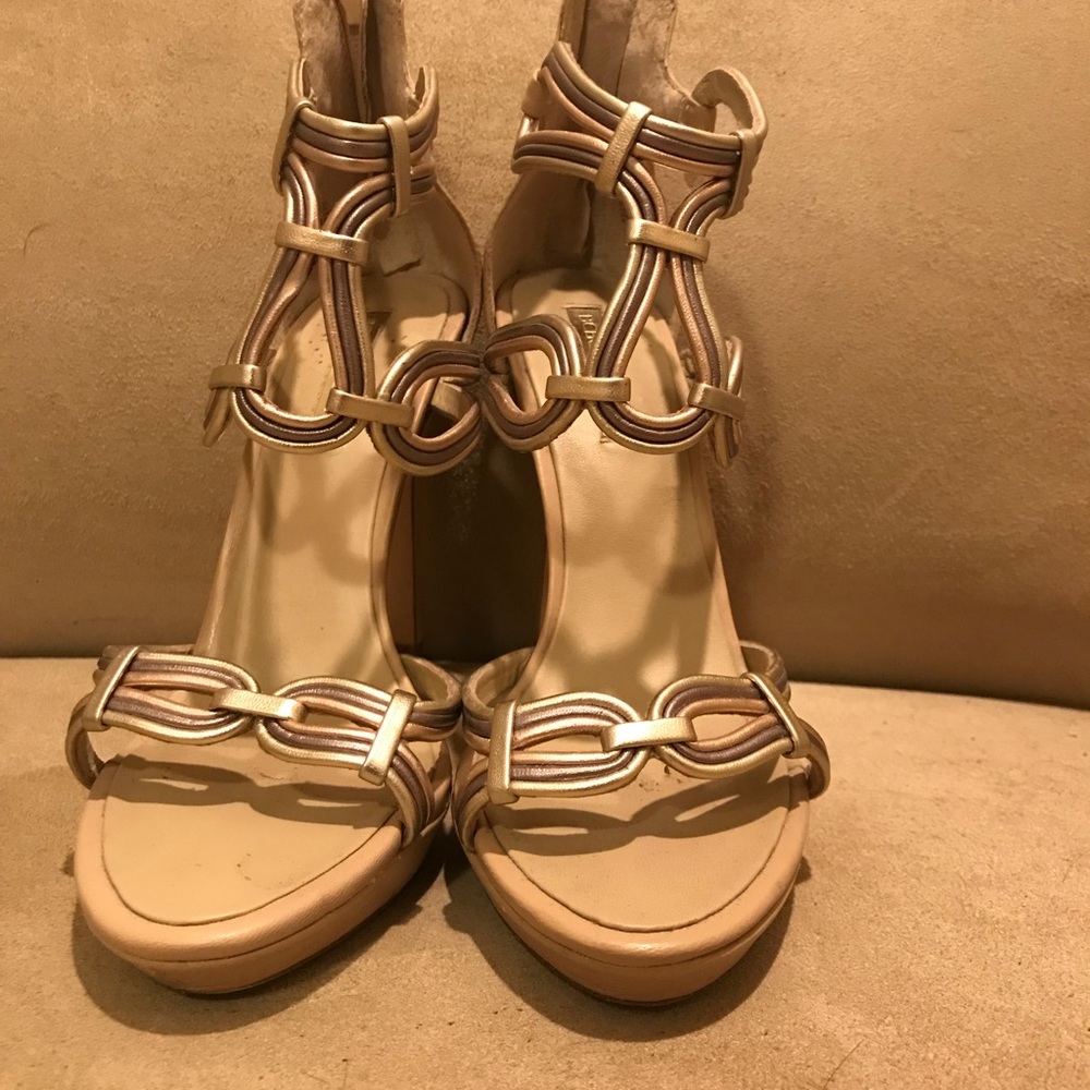 SIZE 9 - BCBGMAXAZRIA scrappy sandal heels!